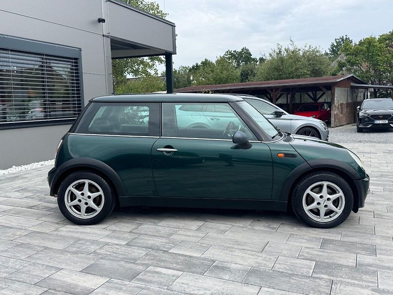 Mini Cooper (2003) One 1.6i 66kW - fotka 4 z 24