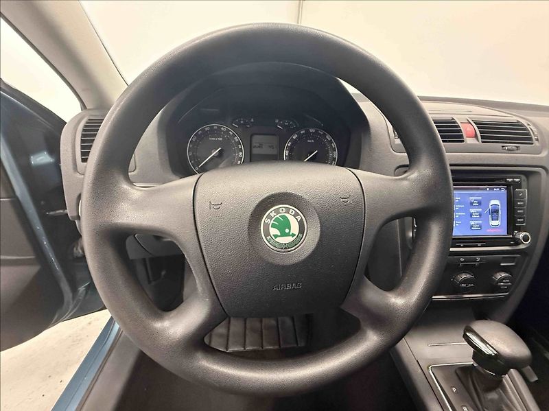Škoda Octavia 1,6 FSI 85kW AUTOMAT - fotka 16 z 18