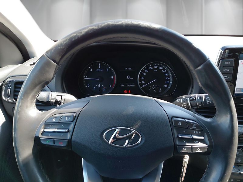 Hyundai i30 (2017) 1,6 CRDi 81 kW STYLE - fotka 16 z 24
