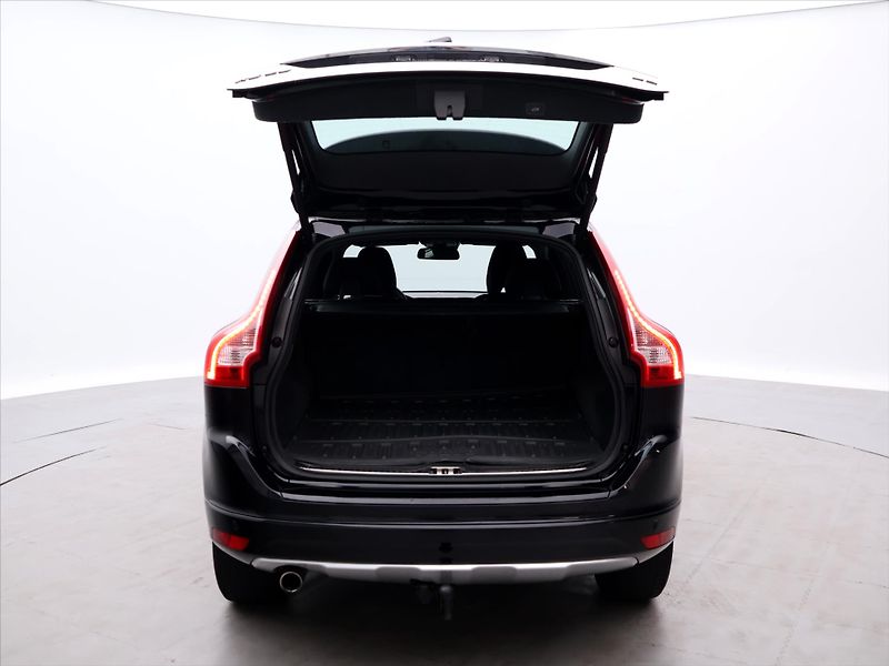 Volvo XC60 2,0 D4 120kW Momentum AUT - fotka 9 z 30