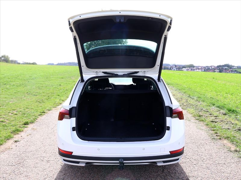 Škoda Octavia 2,0 TDI 147kW DSG CZ Scout DPH - fotka 9 z 44