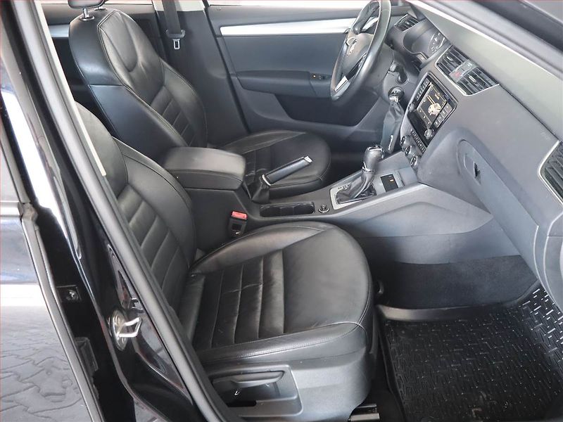 Škoda Octavia (2015) 1.6 TDI, Automat, Navi - fotka 9 z 22