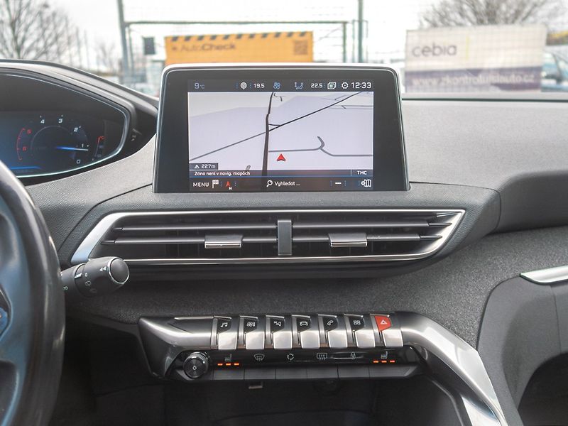 Peugeot 3008 (2018) ČR 1.6HDI 88KW – NAVIGACE - fotka 30 z 55