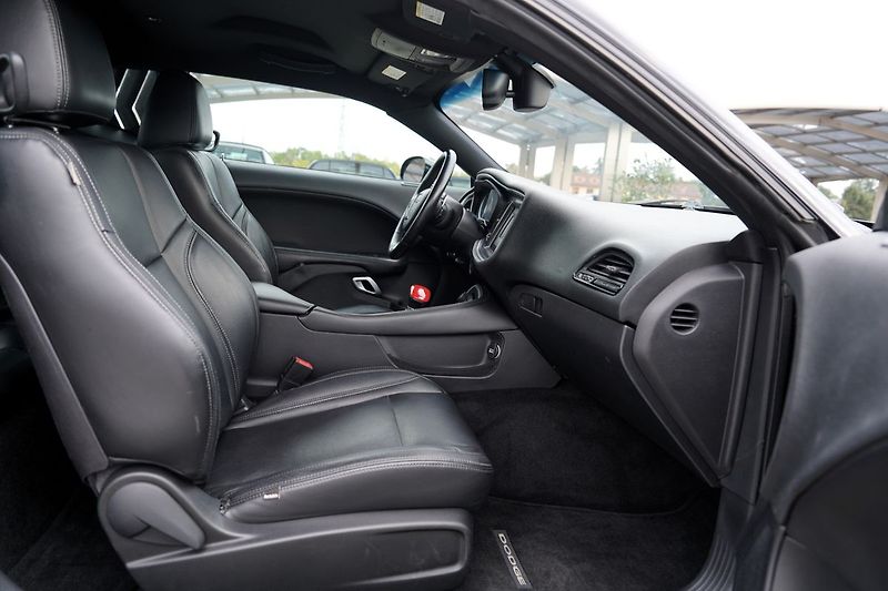 Dodge Challenger 3.6 V6 SXT Plus/kůže/automat - fotka 25 z 35