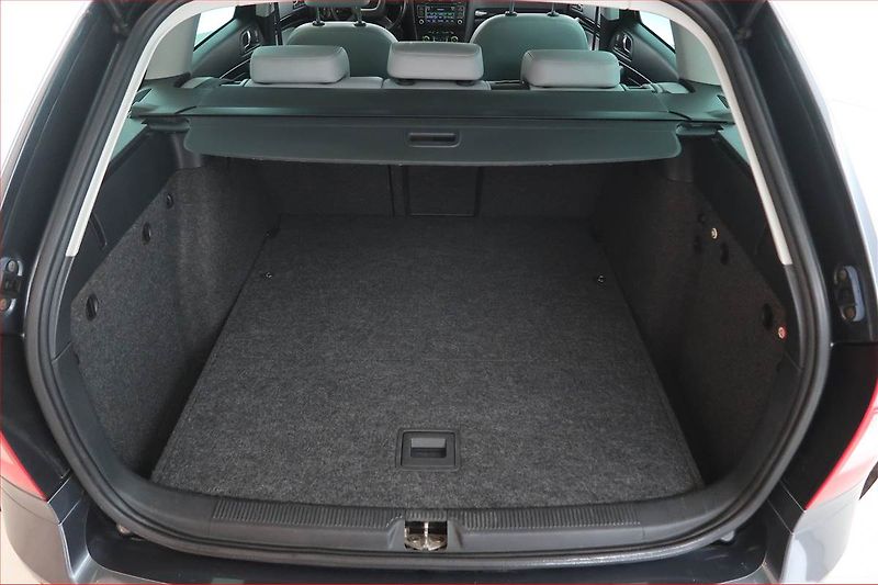Škoda Octavia (2011) Laurin&Klement 2.0 TDI, Xenony - fotka 13 z 16