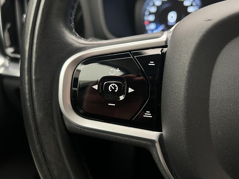 Volvo V60 D4 MOMENTUM AUT - fotka 22 z 46