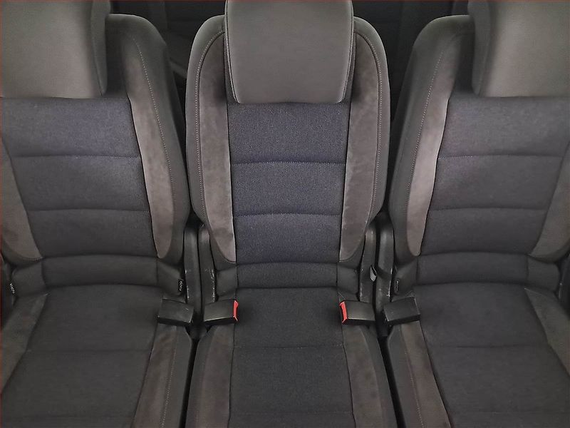 Volkswagen Touran (2012) 1.2 TSI, 7 míst, Navi - fotka 10 z 17