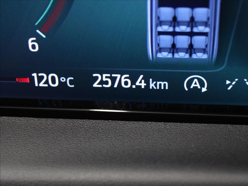 Ford Tourneo Custom 2,0 EB 110kW Limited 8-míst ČR - fotka 9 z 20
