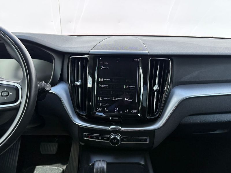 Volvo XC60 Momentum Pro B4 184kW - fotka 11 z 25