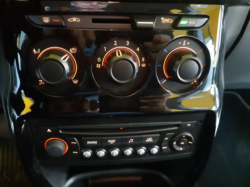 Citroën C3 1.4 i KLIMA - fotka 11 z 20