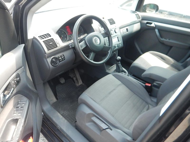 Volkswagen Touran 1.9 TDI, 7 MÍST, TAŽNÉ - fotka 9 z 33