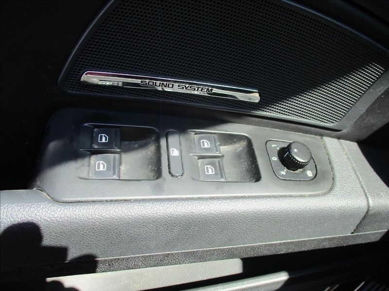 Škoda Superb 2,0 TDi, Eleg.aut,klim s.kn,CZ - fotka 24 z 44