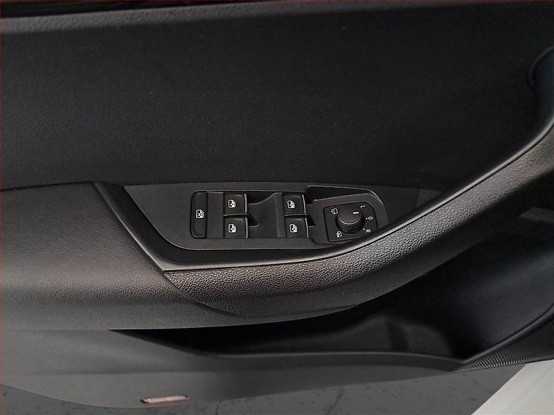 Škoda Karoq (2018) Style 1.6 TDI, Automat, Navi - fotka 23 z 24