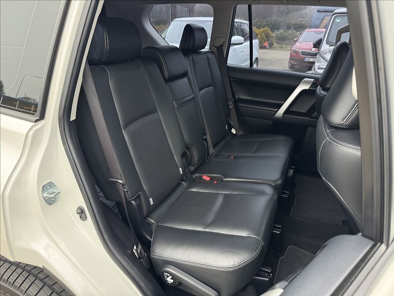 Toyota Land Cruiser 4,0   150 Prestige - fotka 25 z 28