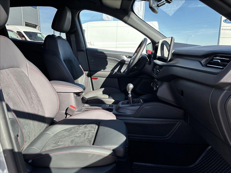 Ford Kuga 1,5 EcoBoost 111kW ST-Line X - fotka 21 z 48