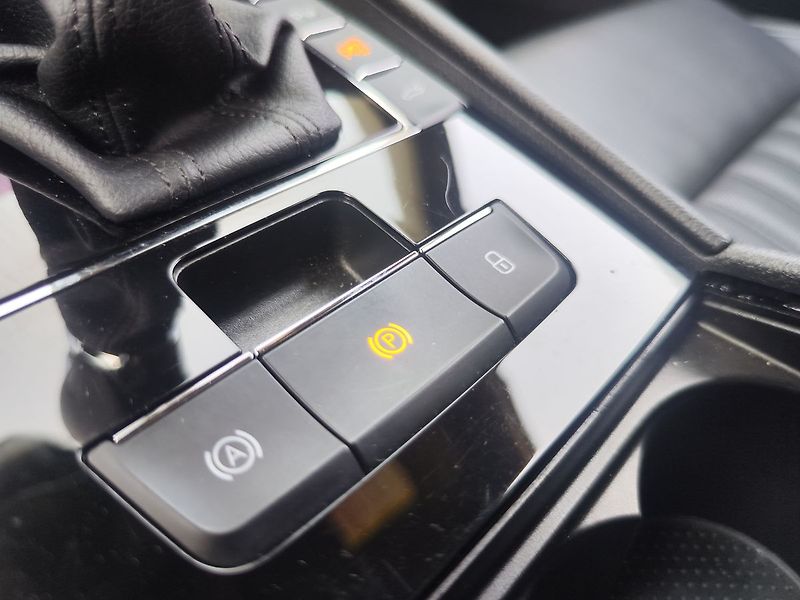 Škoda Superb 2.0 TDI/147kW 4x4 L&K DSG - fotka 27 z 39