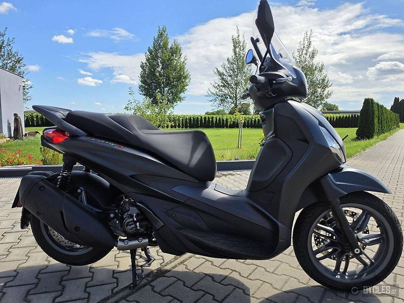 Piaggio Beverly 300 S (2025) - fotka 11 z 20