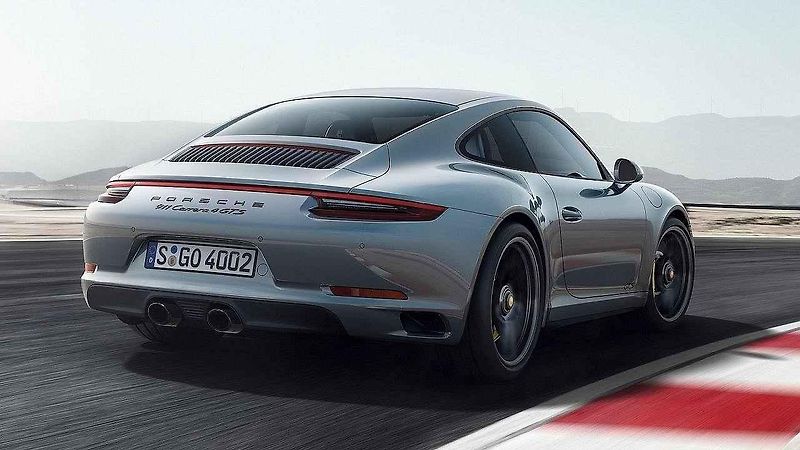 Porsche 911 Carrera GTS.