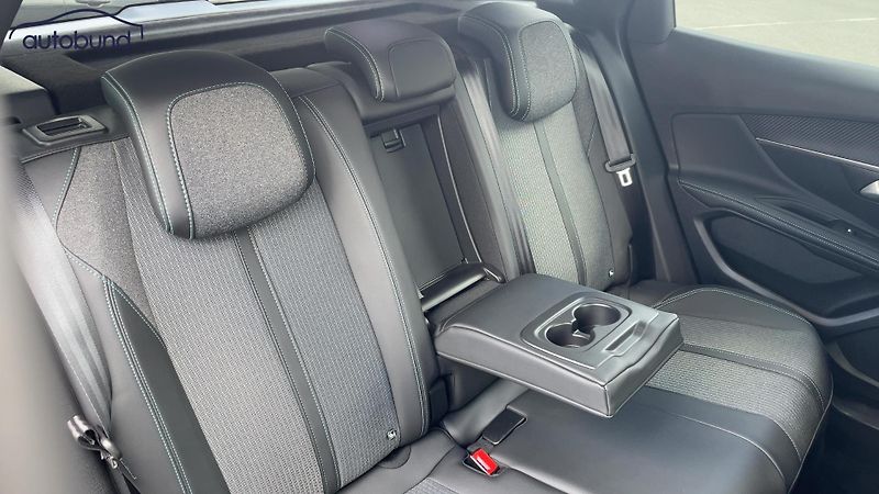 Peugeot 3008 1,2 PT Allure Alu KA LED  - fotka 6 z 11