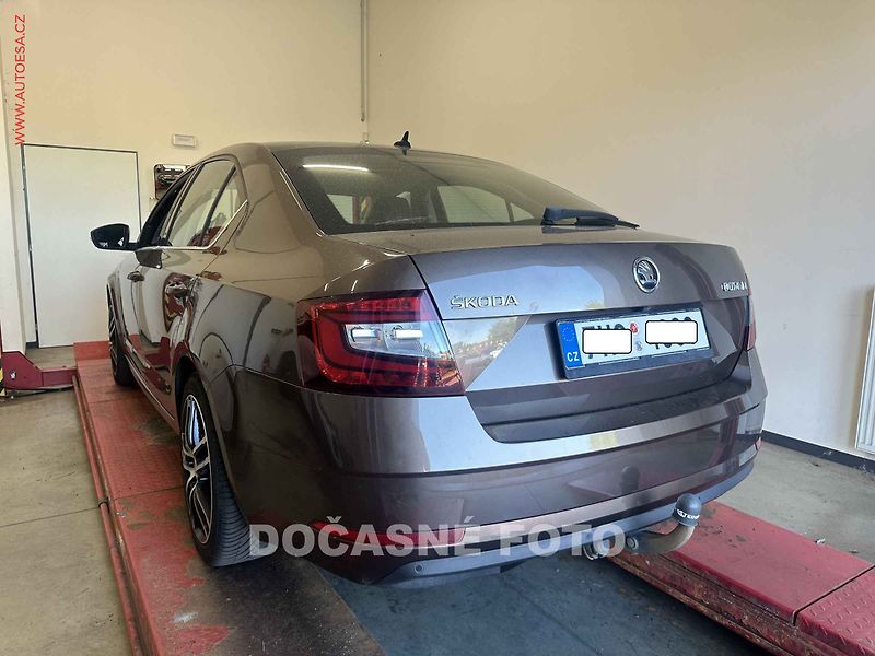 Škoda Octavia (2018) 2.0TDI, ČR, navi, LED, autoAC - fotka 2 z 3