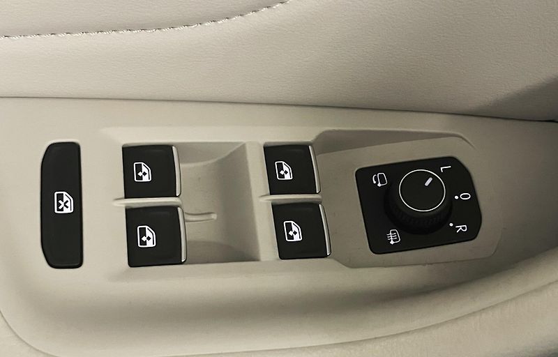 Volkswagen Passat 2.0TDI 110 kW BMT Elegance, ČR - fotka 21 z 29