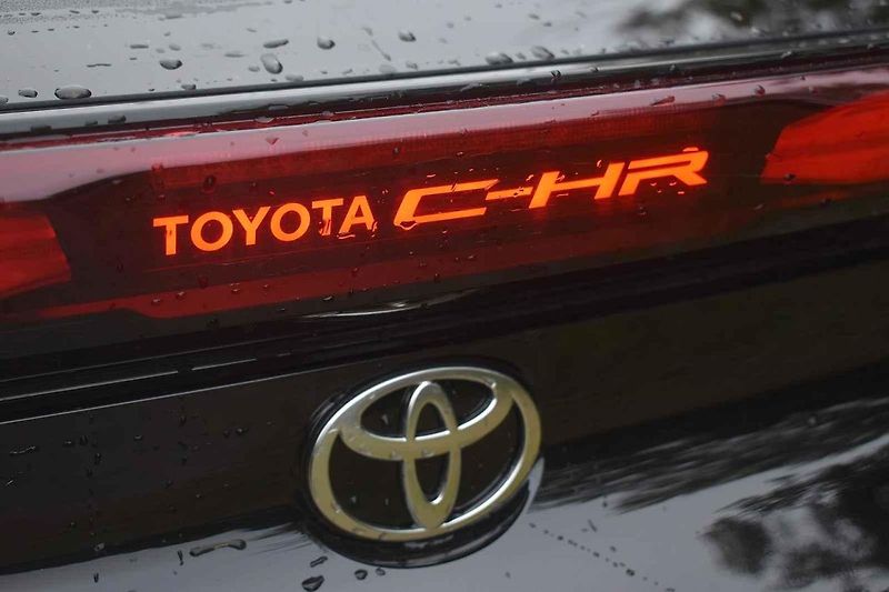 Toyota C-HR ve druhé generaci je opravdu pohledný vůz