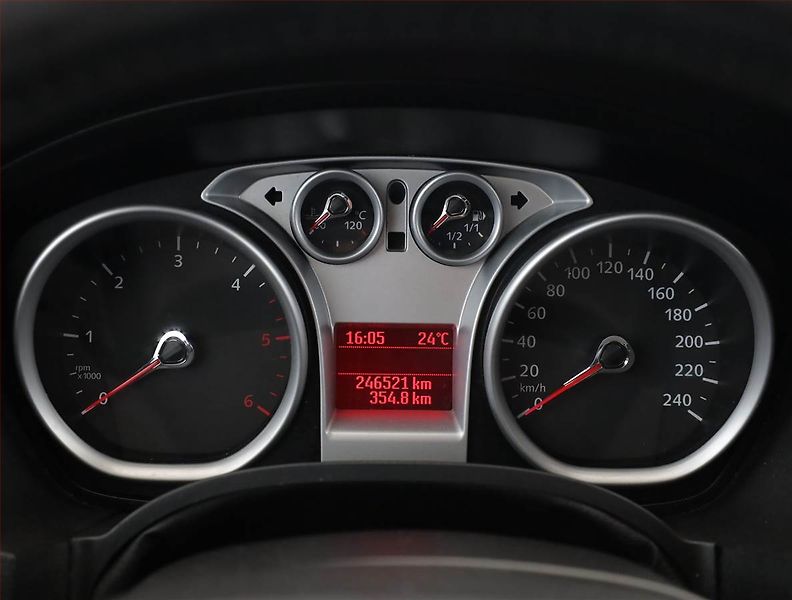 Ford Kuga (2011) 2.0 TDCi, Tempomat - fotka 9 z 16