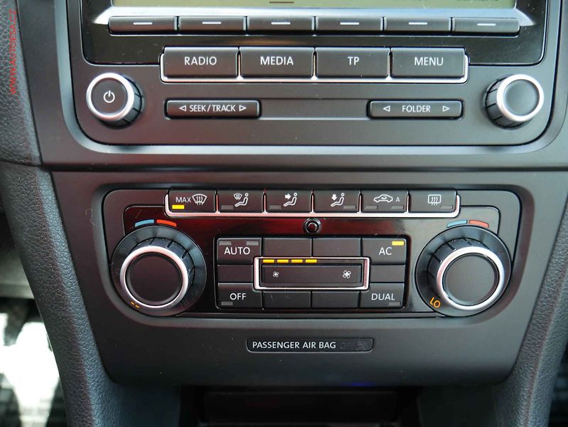 Volkswagen Golf (2009) 2.0TDi, AAC, tempo - fotka 17 z 19