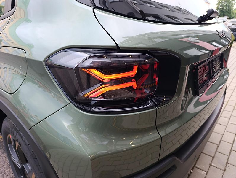Jeep Avenger (2026) 85th Anniversary 1,2 e-Hybrid - fotka 19 z 47
