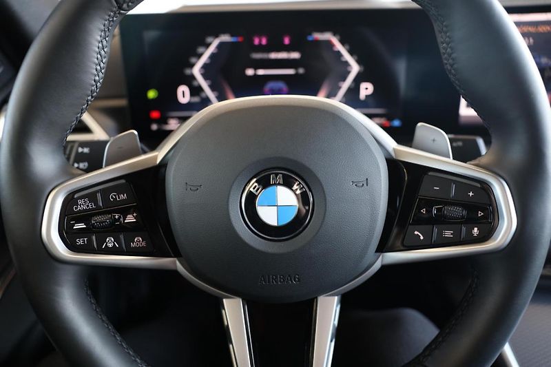 BMW Řada 3 330d xDrive Sedan - fotka 26 z 27