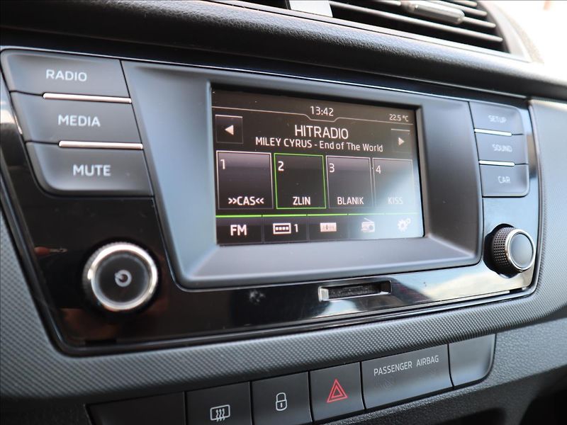 Škoda Fabia 1,0 MPI Active, Klima - fotka 14 z 35