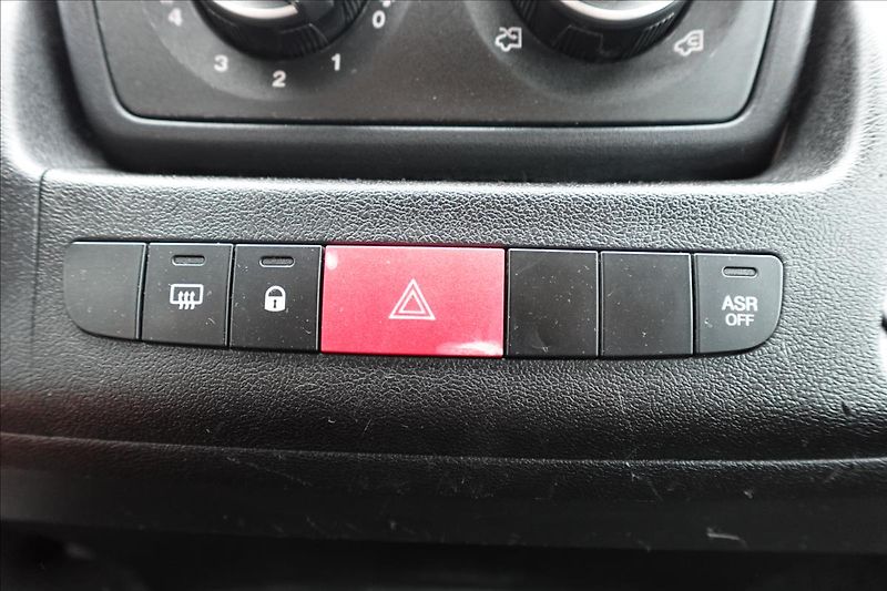 Citroën Jumper 2,2 HDI  VALNÍK 7 MÍST KLIMATI - fotka 32 z 34