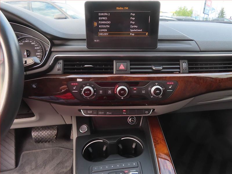 Audi A4 (2018) 2.0 TDI, Automat, Serv.kniha - fotka 12 z 24