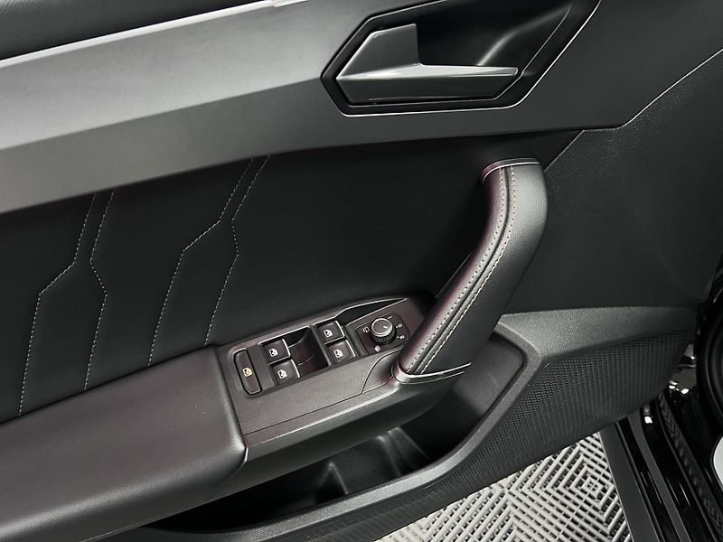 Cupra Leon 2.0 TSI 221 kW 2022 - fotka 11 z 47