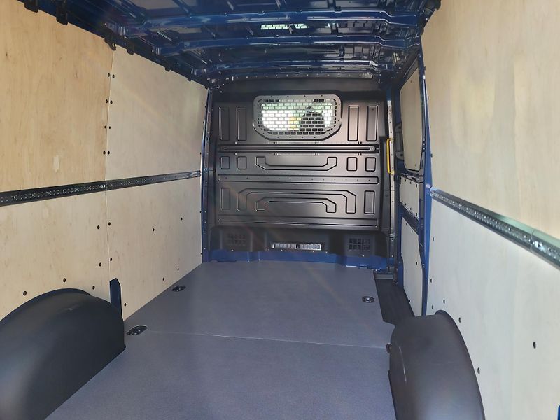 Volkswagen Crafter (2026) skříň 35 130kW 8AU FWD SR - fotka 6 z 9