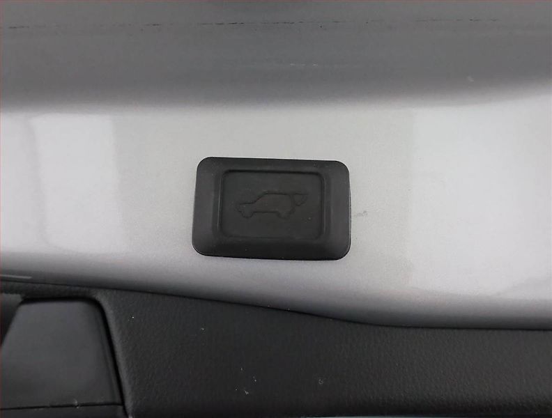 Toyota RAV4 (2020) Executive 2.5 Hybrid - fotka 18 z 20