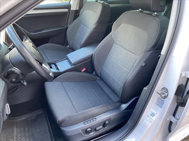 Škoda Superb 2,0 TDi  Executive / DSG / NAV - fotka 11 z 39