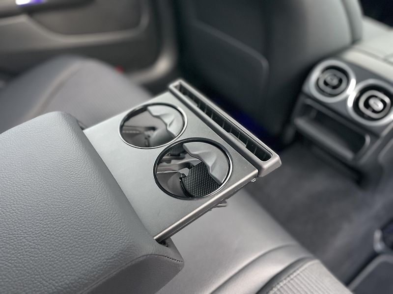 Mercedes-Benz Třídy C 220d 4Matic - fotka 13 z 35