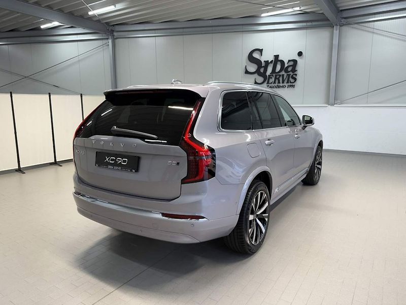 Volvo XC90 (2026) B5 2.0L 250+14 HP AT8 AWD CORE - fotka 4 z 28