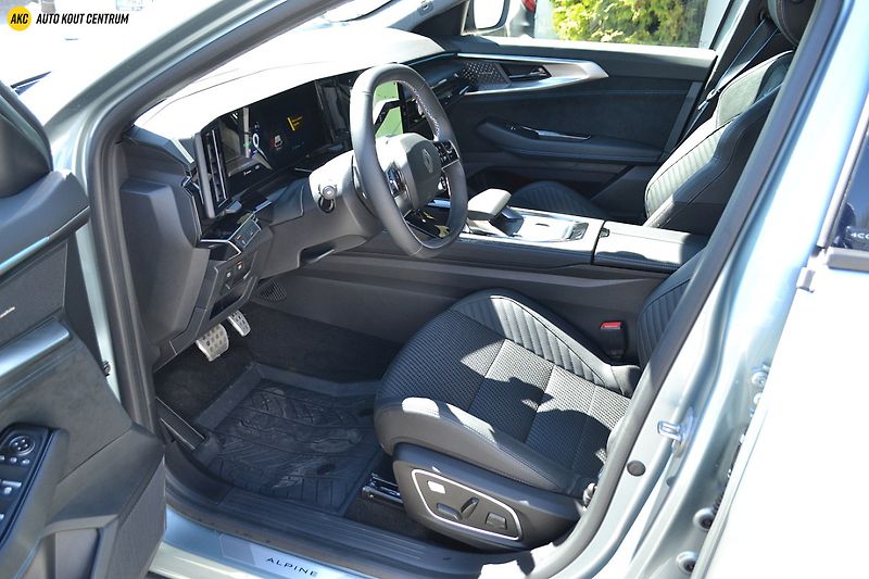 Renault Espace esprit Alpine full hybrid E-Te - fotka 33 z 73