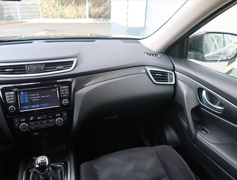 Nissan X-Trail (2016) 1.6 DIG-T, ČR,1.maj - fotka 8 z 20