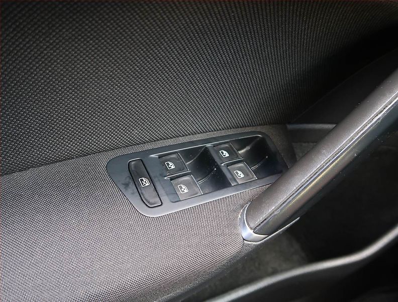 Volkswagen Golf (2016) 2.0 TDI GTD, Serv.kniha, Navi - fotka 19 z 20