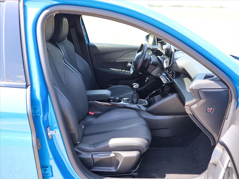 Peugeot 208 1,2 PT 74kW GT-Line LED - fotka 11 z 26