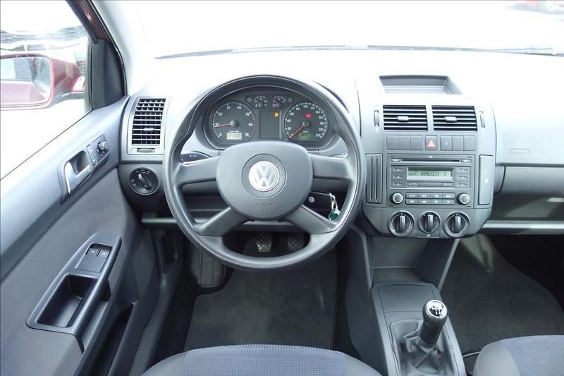 Volkswagen Polo 1,2 i, ČR, SERV.KN., COMFORT. - fotka 16 z 33