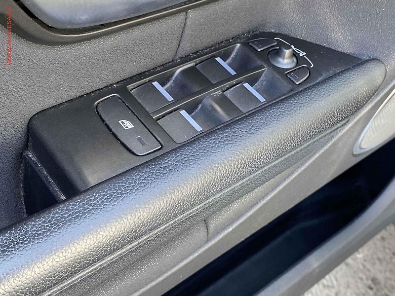 Land Rover Range Rover Evoque (2015) 2.0 TD4 4x4, AT, bixen, kůže - fotka 11 z 18