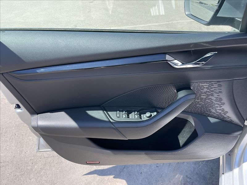 Škoda Octavia 2,0 TDI Combi Ambition Plus - fotka 15 z 23