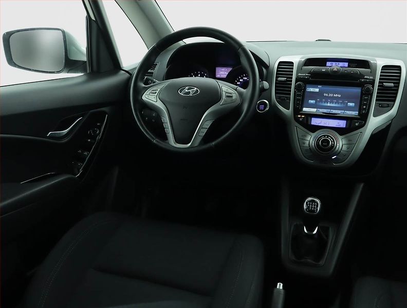 Hyundai ix20 (2015) 1.6 CVVT, Navi, Tempomat - fotka 7 z 16