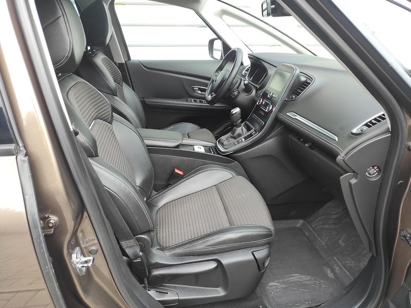 Renault Grand Scénic 1.3 TCe 117 KW, ČR - fotka 16 z 34