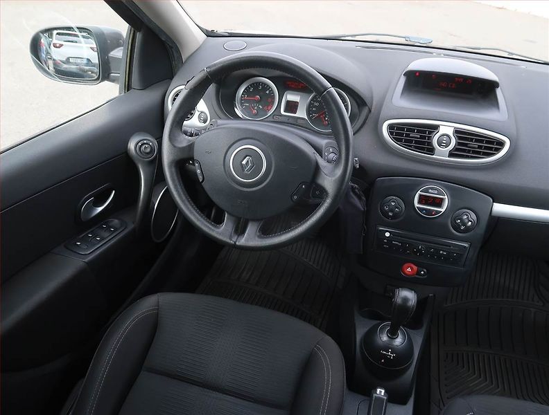 Renault Clio (2009) 1.5 dCi, Automat, Serv.kniha - fotka 7 z 17