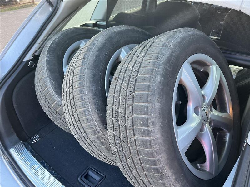Audi A4 2,0 TDi KLIMA XENON 2x KOLA - fotka 28 z 33